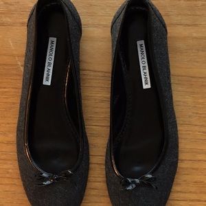 Manolo Blahnik gray flannel flats, patent trim.